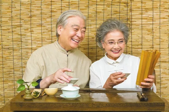 作為一名老年人，應(yīng)如何養(yǎng)生才能保持健康的身體