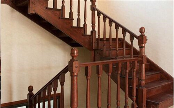 實木樓梯發生色差是因為質量的現象嗎？